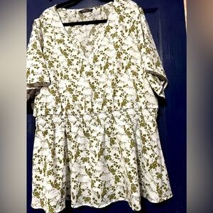 Bloomchic white print top NWOT size 26